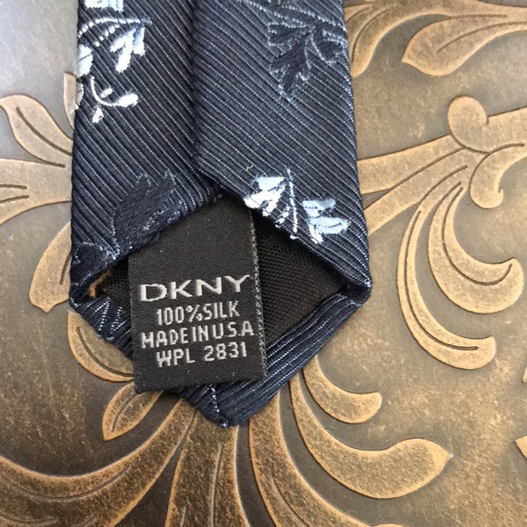 Vintage DKNY Made in USA Blue Floral Silk Tie - Picture 7 of 8